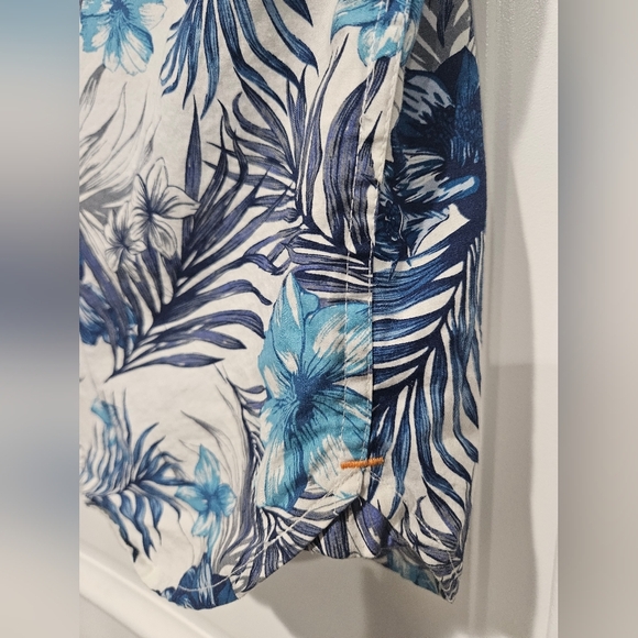 Denim & Flower Button Down Tropical Hawaiian Print, Short Sleeve Shirt. Mens Med - Picture 6 of 9